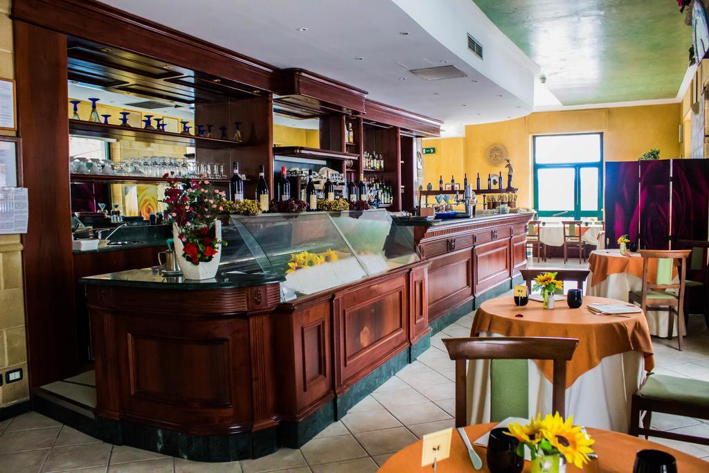 Hotel Salus ซาลิเช แตร์เม ภายนอก รูปภาพ