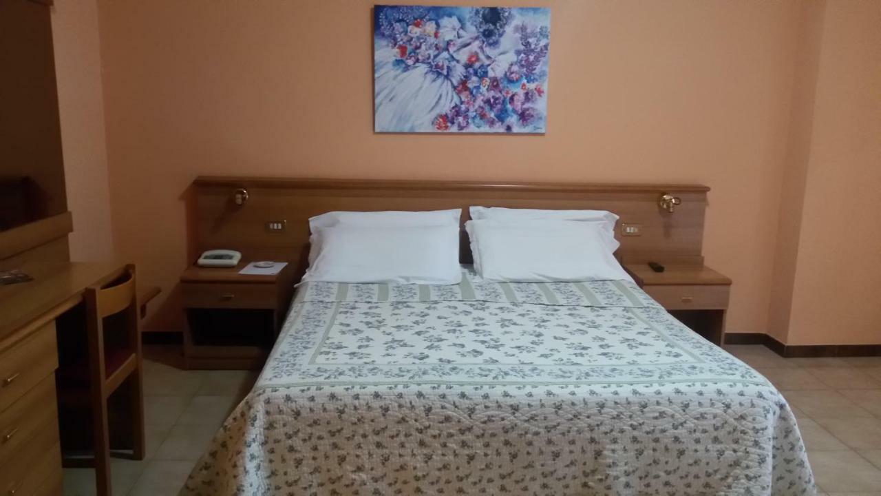 Hotel Salus ซาลิเช แตร์เม ภายนอก รูปภาพ